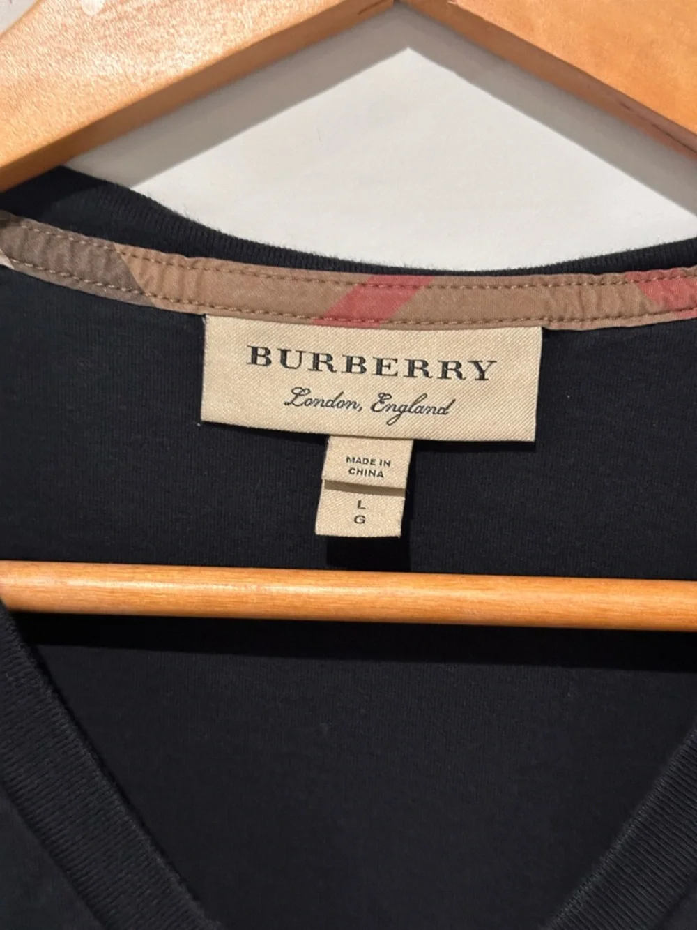 Burberry V-Neck T-Shirt Men’s Large Black Nova Check Trim Cotton Logo - Picture 2 of 5